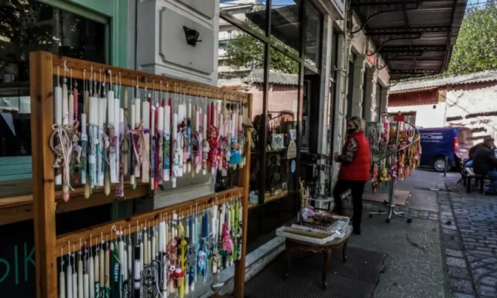 Ενδιάμεσες εκπτώσεις: Πότε ξεκινούν και ποια Κυριακή θα λειτουργήσουν τα καταστήματα
